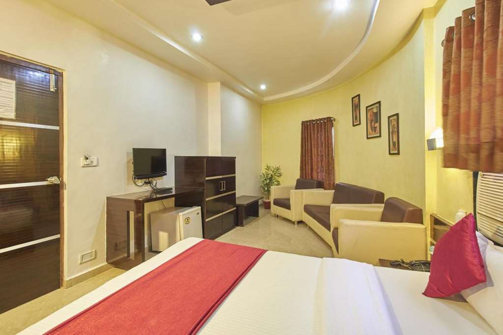 Oyo Flagship 19003 Hotel Rudra Mahal Ahmedabad Room photo