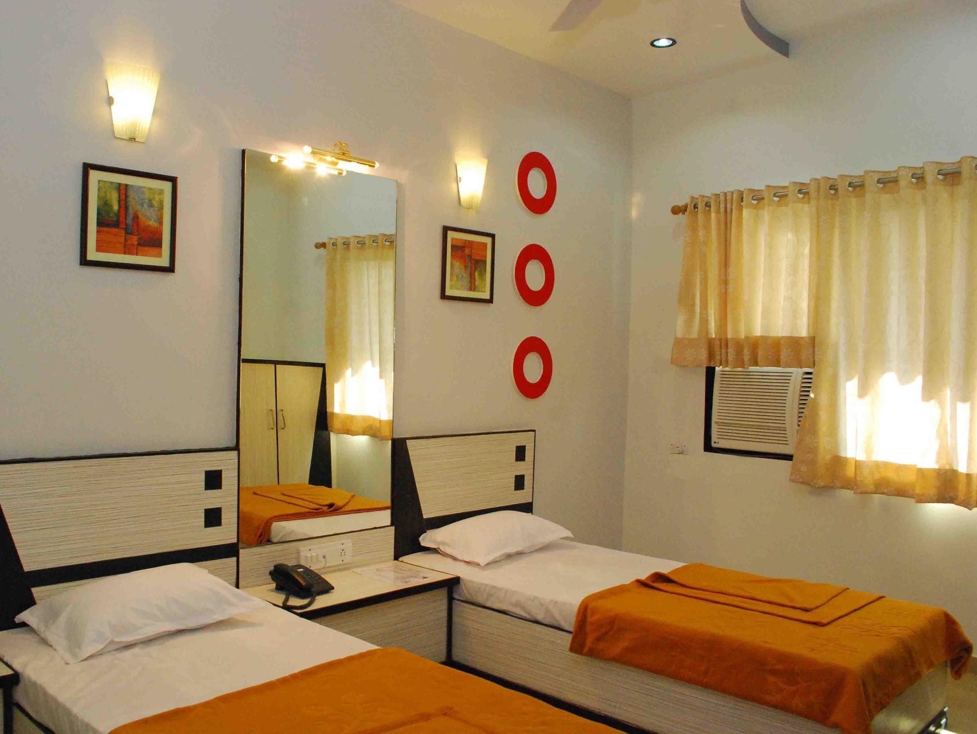 Oyo Flagship 19003 Hotel Rudra Mahal Ahmedabad Exterior photo