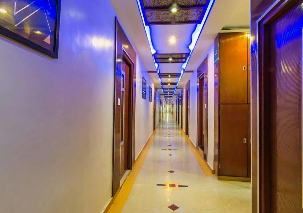 Oyo Flagship 19003 Hotel Rudra Mahal Ahmedabad Exterior photo
