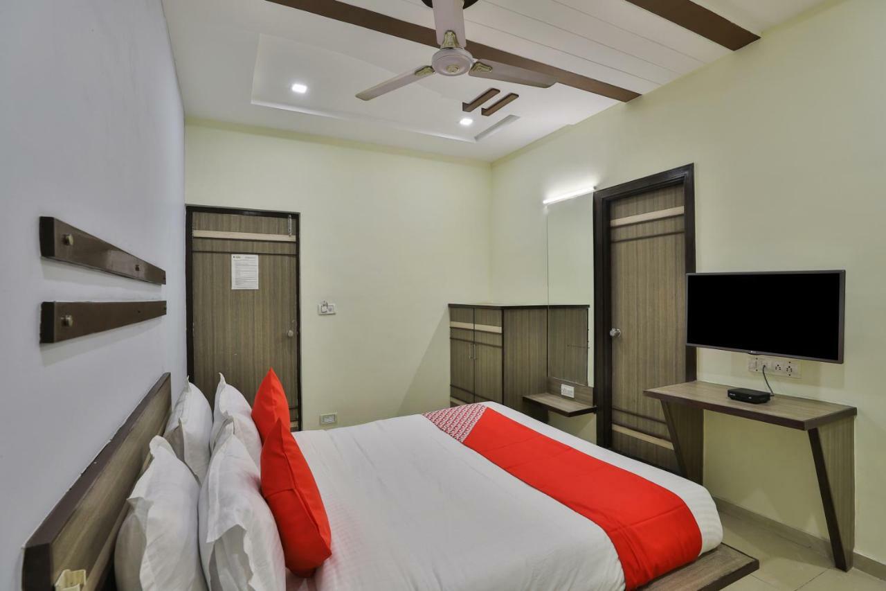 Oyo Flagship 19003 Hotel Rudra Mahal Ahmedabad Exterior photo