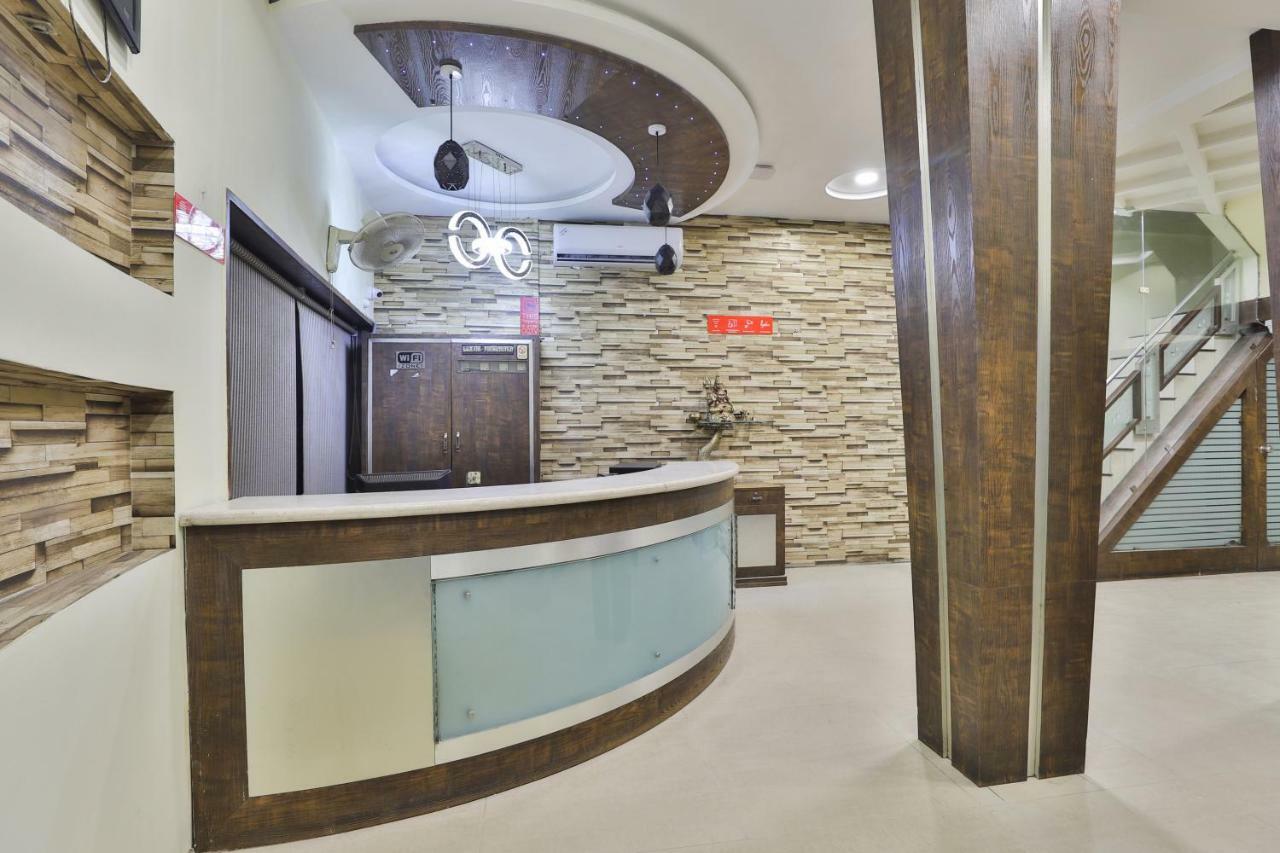 Oyo Flagship 19003 Hotel Rudra Mahal Ahmedabad Exterior photo